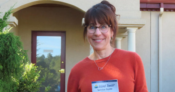 Diana enjoys a 35-minute Island Transit ride from the park-and-ride to her workplace. On the way, she listens to podcasts, books on tape, music, or just looks out the window at the beauty around her.