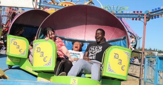 Photo by Luisa Loi
A family has fun spinning at the carnival.