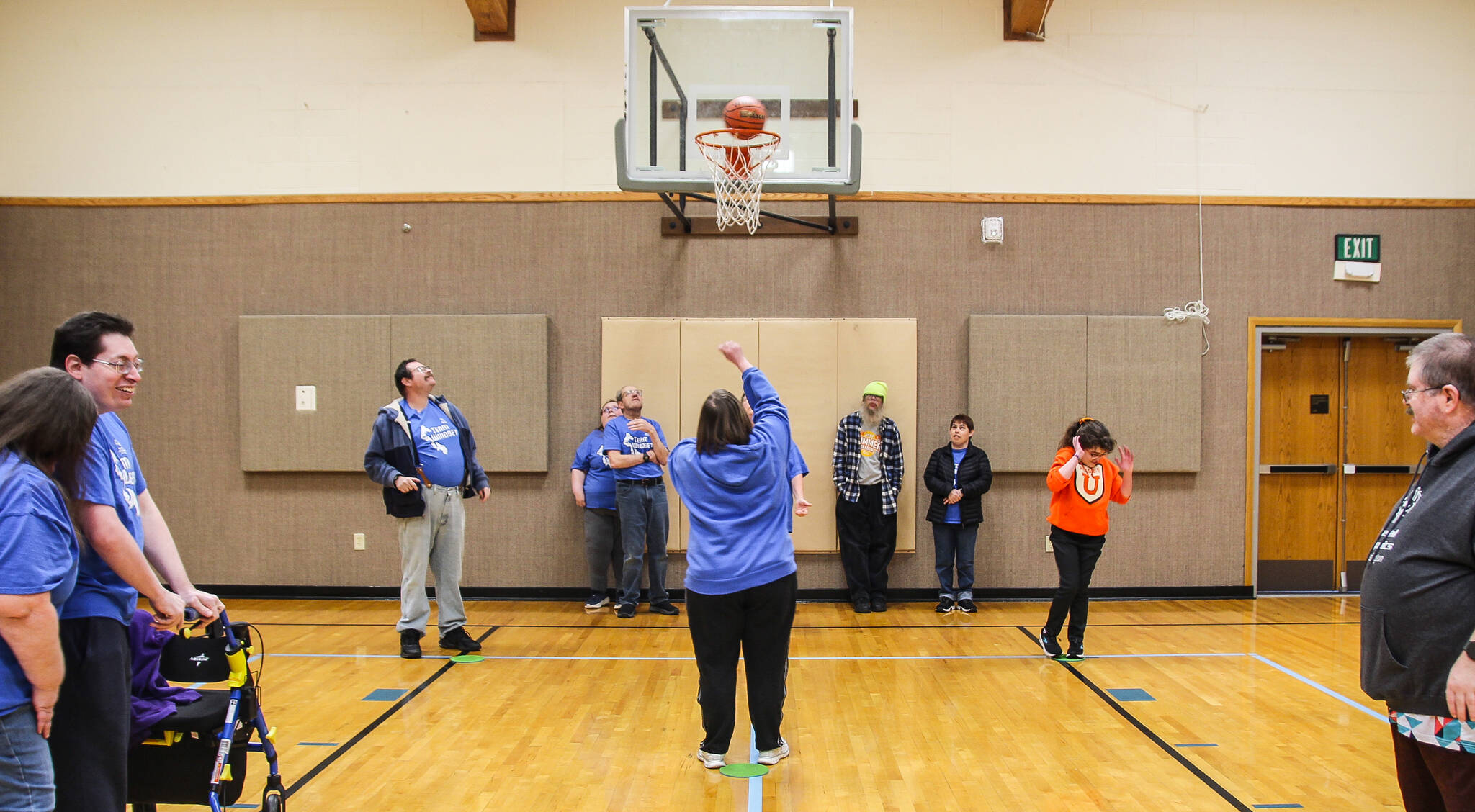 (Photo by Luisa Loi)
Dagny Schellenberg shoots the ball as her teammates and coaches watch. On Feb. 8, Team Whidbey won bronze medals at the regional competition in Marysville, which has seen the participation of teams from the Cascade region — like South Whidbey, Bellingham and Mount Vernon.