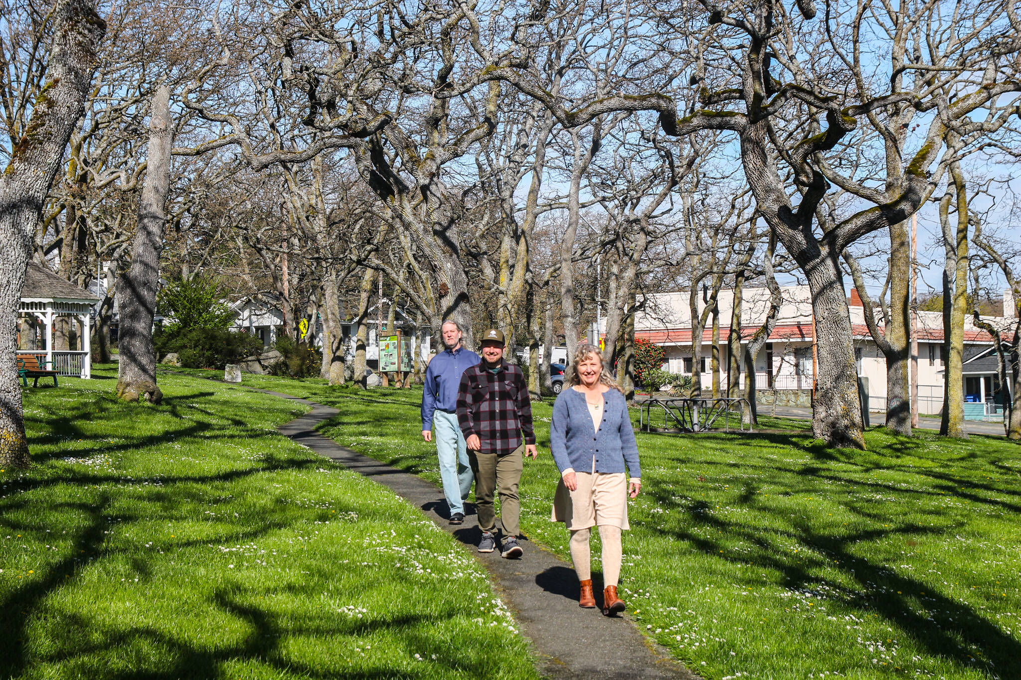 (Photo by Luisa Loi)
Laura Renninger, Kyle Renninger and Brad Gluth from the Garry Oak Society walk on Smith Park’s historic trail. In the past, Smith Park hosted livestock auctions, band concerts, and potentially even Temperance Union events, Laura said.