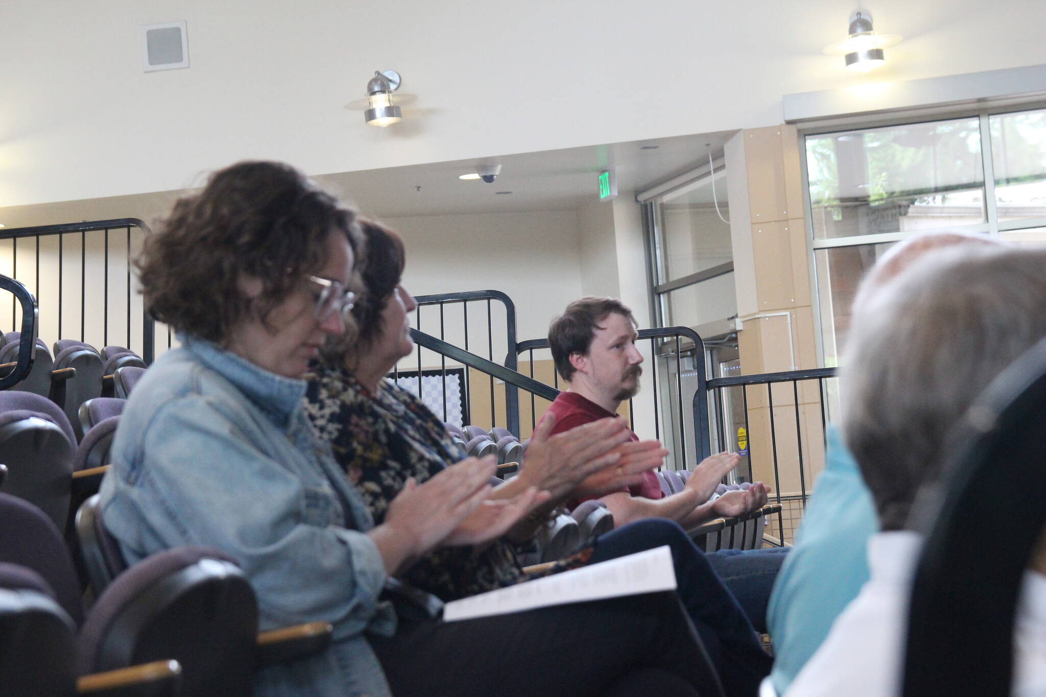 The audience applauds during the panelists’ introductions.